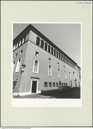 Vorderseite von Sopr. BAS ROMA [https://www.deutsche-digitale-bibliothek.de/content/lizenzen/rv-ez/] San Giacomo degli SpagnoliOstfassade - Fassade zum Corso Rinascimento, bh491002_recto. Foto.