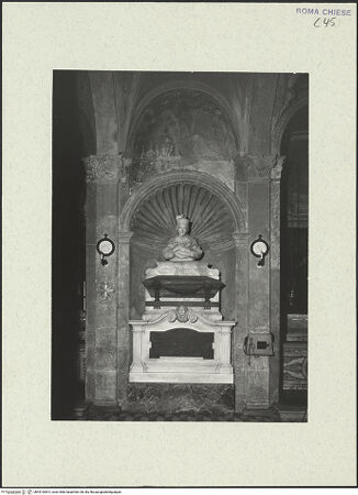 Vorderseite von Bibliotheca Hertziana [https://www.deutsche-digitale-bibliothek.de/content/lizenzen/rv-fz/] Grabmal für den Kanoniker Luigi Oreste Borgia - Gesamtansicht, über dem Grabmal: Fragment eines Freskos (17.Jh.) eine Sybille darstellend, bh491083-9_recto. Foto.