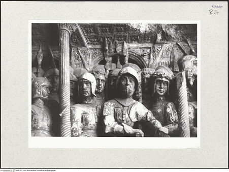 Vorderseite von Bibliotheca Hertziana [https://www.deutsche-digitale-bibliothek.de/content/lizenzen/rv-fz/] Triumphbogen Alfonsos VAlfons als Anführer der aragonesischen Armee - Alfons und mittlere Kriegergruppe, Detail, bh491594_recto. Foto: Kruft, Hanno-Walter.