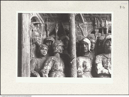 Vorderseite von Bibliotheca Hertziana [https://www.deutsche-digitale-bibliothek.de/content/lizenzen/rv-fz/] Triumphbogen Alfonsos VAlfons als Anführer der aragonesischen Armee - Linke Kriegergruppe, Detail, bh491660_recto. Foto: Kruft, Hanno-Walter.