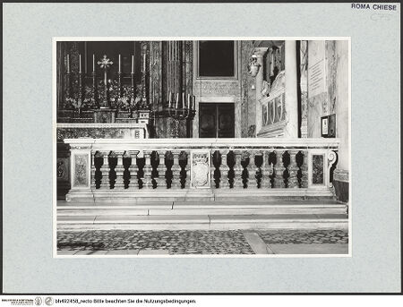 Vorderseite von Sopr. BAS ROMA [https://www.deutsche-digitale-bibliothek.de/content/lizenzen/rv-ez/] Altar - Balustrade der Kapelle, bh492458_recto. Foto.