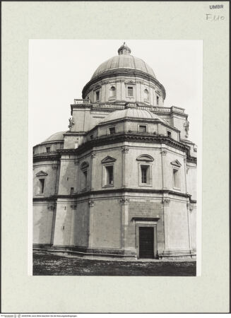 Vorderseite von Bibliotheca Hertziana [https://www.deutsche-digitale-bibliothek.de/content/lizenzen/rv-fz/] Santa Maria della Consolazione - Teilansicht von Westen, bh492946_recto. Foto.