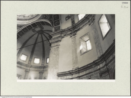 Vorderseite von Bibliotheca Hertziana [https://www.deutsche-digitale-bibliothek.de/content/lizenzen/rv-fz/] Santa Maria della Consolazione - Inneres, Teilansicht des Obergeschosses der Südapsis und Kalotte der Ostapsis sowie Kuppelansatz, bh492948_recto. Foto.