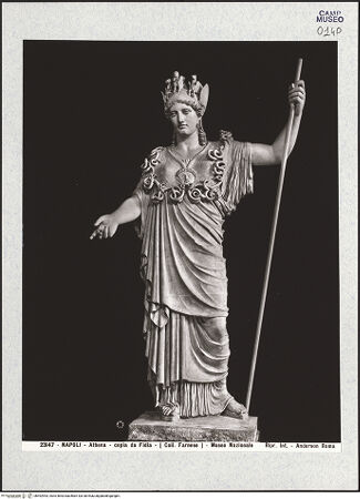 Vorderseite von Alinari [https://www.deutsche-digitale-bibliothek.de/content/lizenzen/rv-ez/] Athena Farnese; Kopie nach einem griechischen Original aus der zweiten Hälfte des 5. Jahrhunderts v. Chr. - Frontalansicht, bh492993_recto. Foto.