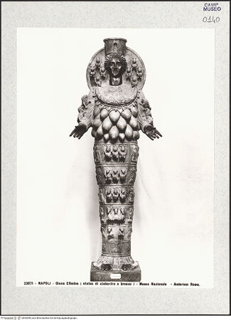 Vorderseite von Alinari [https://www.deutsche-digitale-bibliothek.de/content/lizenzen/rv-ez/] Artemis von Ephesus - Frontalansicht, bh492998_recto. Foto.
