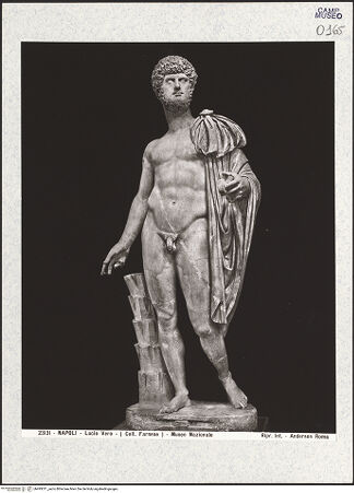 Vorderseite von Alinari [https://www.deutsche-digitale-bibliothek.de/content/lizenzen/rv-ez/] Lucius Verus (Statue im Typus Diomedes) - Gesamtansicht, bh493011_recto. Foto.