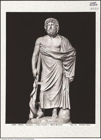 Vorderseite von Alinari [https://www.deutsche-digitale-bibliothek.de/content/lizenzen/rv-ez/] Äskulap, Kopie einer griechischen Statue um 400 v.Chr. - Frontalansicht, bh493016-1_recto. Foto.