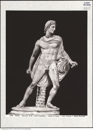Vorderseite von Alinari [https://www.deutsche-digitale-bibliothek.de/content/lizenzen/rv-ez/] Verwundeter Krieger, Kopie einer griechischen Statue um 350 v.Chr. - Gesamtansicht, bh493017_recto. Foto.