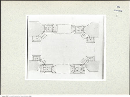 Vorderseite von Courtauld Institute [https://www.deutsche-digitale-bibliothek.de/content/lizenzen/rv-ez/] Varii Disegni d'Architettura...Seite 107: Entwurf für eine ephemere Triumphbogenarchitektur für ein königliches Begräbnis - , bh493275_recto. Foto.