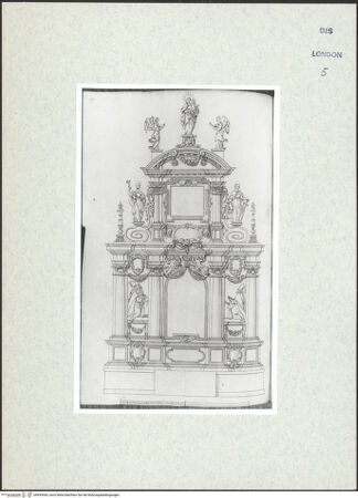 Vorderseite von Courtauld Institute [https://www.deutsche-digitale-bibliothek.de/content/lizenzen/rv-ez/] Varii Disegni d'Architettura...Seite 80: Entwurf für einen triumphbogenartigen Ädikulaaltar mit attikaartigem Aufsatz - , bh493443_recto. Foto.