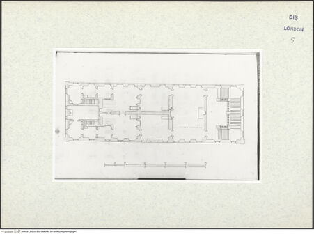 Vorderseite von Courtauld Institute [https://www.deutsche-digitale-bibliothek.de/content/lizenzen/rv-ez/] Varii Disegni d'Architettura...Seite 91: Grundriss eines dreizehnachsigen Landschlosses - , bh493813_recto. Foto.