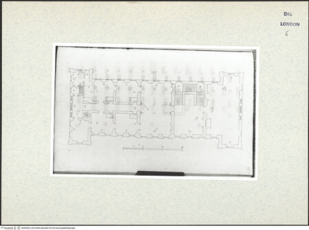 Vorderseite von Courtauld Institute [https://www.deutsche-digitale-bibliothek.de/content/lizenzen/rv-ez/] Varii Disegni d'Architettura...Seite 101: Grundriss eines Schlossbaus mit Eckrisaliten - , bh493823_recto. Foto.