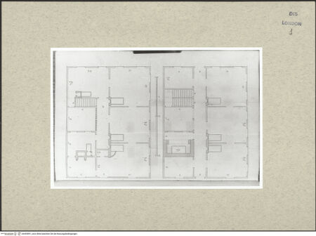 Vorderseite von Courtauld Institute [https://www.deutsche-digitale-bibliothek.de/content/lizenzen/rv-ez/] Varii Disegni d'Architettura...Seite 7: Grundriss von Erdgeschoss und Obergeschoss eines Landhauses - , bh493891_recto. Foto.