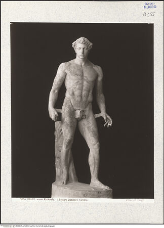 Vorderseite von Alinari [https://www.deutsche-digitale-bibliothek.de/content/lizenzen/rv-ez/] Gladiator Farnese, Kopie nach einem griechischen Original aus der Mitte des 4. Jahrhunderts v.Chr. - Frontalansicht, bh494432_recto. Foto.