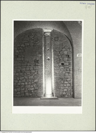 Vorderseite von Bibliotheca Hertziana [https://www.deutsche-digitale-bibliothek.de/content/lizenzen/rv-fz/] San Clemente - eingemauerte Spiralsäule, bh494487_recto. Foto: Savio, Oscar.