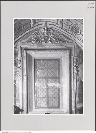 Vorderseite von ICCD [https://www.deutsche-digitale-bibliothek.de/content/lizenzen/rv-ez/] Sant'Anna dei LombardiSagrestia Vecchia - Inneres, Blendfenster, bh496274_recto. Foto.