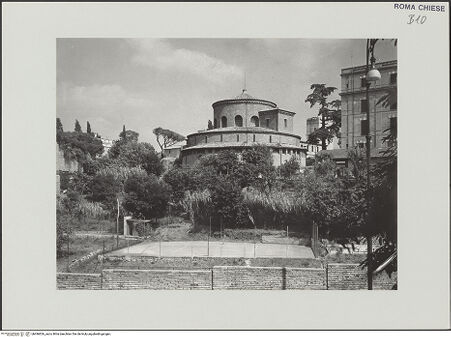 Vorderseite von Savio, Oscar [https://www.deutsche-digitale-bibliothek.de/content/lizenzen/rv-ez/] Mausoleo di Santa CostanzaAußenbau - Außen, Gesamtansicht, bh496826_recto. Foto.