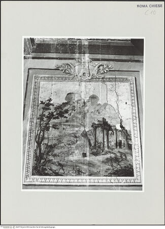 Vorderseite von Sopr. BAS ROMA [https://www.deutsche-digitale-bibliothek.de/content/lizenzen/rv-ez/] Freskierung des RefektoriumsLandschaft mit Pyramide und Ruine eines Tempels - , bh497914_recto. Foto.