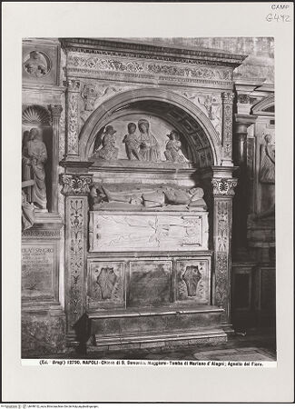 Vorderseite von Alinari [https://www.deutsche-digitale-bibliothek.de/content/lizenzen/rv-fz/] Grabmal des Mariano Alagno (gest. 1477) und der Caterina Orsini - Gesamtansicht, bh498132_recto. Foto.