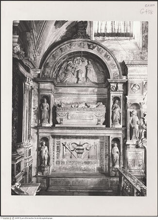 Vorderseite von Alinari [https://www.deutsche-digitale-bibliothek.de/content/lizenzen/rv-ez/] Grabmal des Diomede Carafa (gest. 1470) - Gesamtansicht, bh498133_recto. Foto.