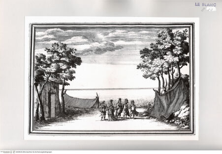 Vorderseite von Istituto Nazionale per la Grafica [https://rightsstatements.org/page/CNE/1.0/] Il Greco in Troia, festa teatrale rappresentata in Firenze ...Meeresufer mit einer Hütte und zwei einfachen Zelten, in der Mitte eine Gruppe von vier Männern und einer Frau im Gespräch - , bh498236. Foto.