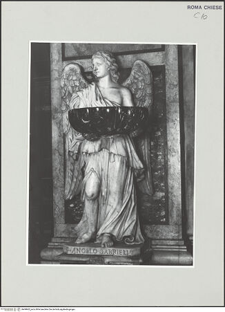 Vorderseite von Sopr. BAS ROMA [https://www.deutsche-digitale-bibliothek.de/content/lizenzen/rv-ez/] Zwei Engel mit WeihwasserbeckenErzengel Gabriel mit Weihwasserbecken - , bh498402_recto. Foto.