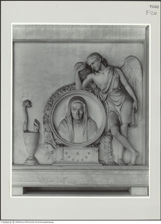 Vorderseite von Lieberman, Ralph [https://rightsstatements.org/page/CNE/1.0/] Grabmonument der Luisa Parretti - Ausschnitt, Büste der Verstorbenen und trauernder Genius, bh498462_recto. Foto.