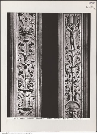 Vorderseite von Alinari [https://www.deutsche-digitale-bibliothek.de/content/lizenzen/rv-ez/] Dekoration der WändeWandpfeiler - Wandpfeiler 6, Gesamtansicht (Lisene über dem Treppengeländer), bh498506_recto. Foto.