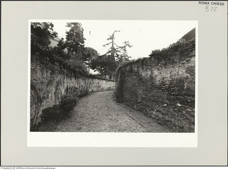 Vorderseite von Hutzel, Max [https://www.deutsche-digitale-bibliothek.de/content/lizenzen/rv-fz/] Santo Stefano Rotondo - Außenmauer, bh498583_recto. Foto.