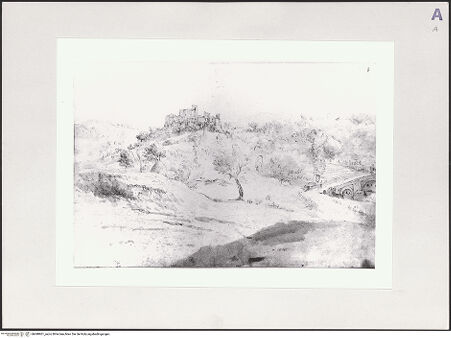 Vorderseite von Bibliotheca Hertziana [https://www.deutsche-digitale-bibliothek.de/content/lizenzen/rv-fz/] Landschaft mit befestigtem Dorf auf einem Hügel - , bh498961_recto. Foto.