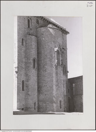 Vorderseite von unbekannt [https://www.deutsche-digitale-bibliothek.de/content/lizenzen/rv-fz/] CattedraleApsiden - Ansicht von Südosten (vor der Restaurierung), bh499271_recto. Foto.