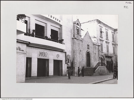 Vorderseite von unbekannt [https://www.deutsche-digitale-bibliothek.de/content/lizenzen/rv-fz/] Sant'Andrea - Hauptfassade, bh499418_recto. Foto.