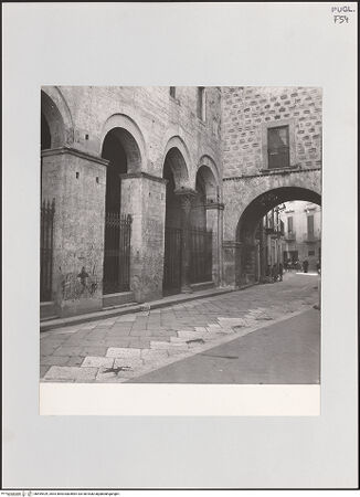 Vorderseite von unbekannt [https://www.deutsche-digitale-bibliothek.de/content/lizenzen/rv-fz/] Chiesa di OgnissantiPortikus - Fassade, Ansicht von Nordwesten, bh499429_recto. Foto.