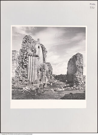 Vorderseite von Hutzel, Max [https://www.deutsche-digitale-bibliothek.de/content/lizenzen/rv-fz/] San Nicola di Casole - Innenansicht (von Westen), bh499480_recto. Foto: Hutzel, Max.