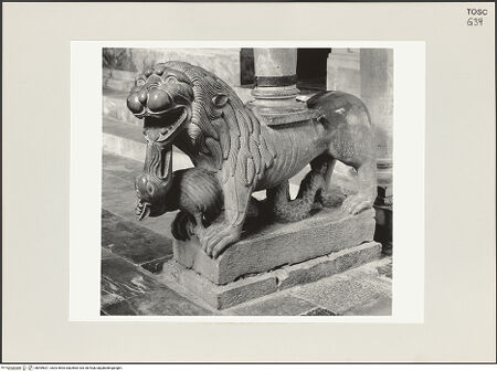 Vorderseite von Sigismondi, Roberto [https://www.deutsche-digitale-bibliothek.de/content/lizenzen/rv-fz/] Kanzel - Detail, Sockel, Löwe der einen Drache reißt, bh499821_recto. Foto: Sigismondi, Roberto.