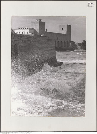 Vorderseite von Bibliotheca Hertziana [https://www.deutsche-digitale-bibliothek.de/content/lizenzen/rv-fz/] Castello - Ansicht von Nordosten, bh499969_recto. Foto.