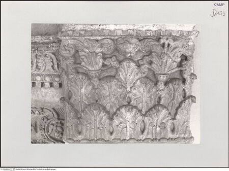 Vorderseite von Deckers-Matzko [https://www.deutsche-digitale-bibliothek.de/content/lizenzen/rv-ez/] Mittleres PortalRechtes Kapitell - Detail, bh499990_recto. Foto: Deckers-Matzko, R.J..