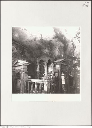 Vorderseite von Bibliotheca Hertziana [https://www.deutsche-digitale-bibliothek.de/content/lizenzen/rv-fz/] Santa CristinaGrotta di Santa CristinaÜberwölbter Eingangsraum der GrotteCappella del Corpo di Cristo - Gesamtansicht nach Osten, bh500035_recto. Foto.