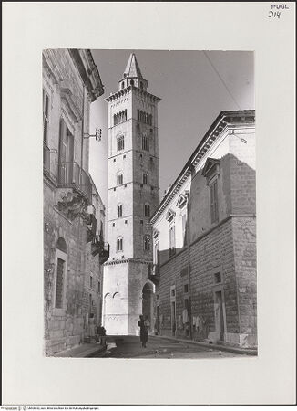 Vorderseite von Bibliotheca Hertziana [https://www.deutsche-digitale-bibliothek.de/content/lizenzen/rv-fz/] CattedraleCampanile - Ansicht von Südosten, bh500152_recto. Foto.