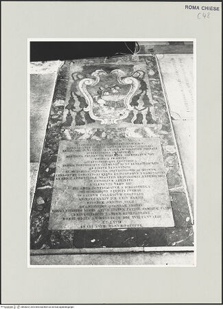 Vorderseite von Sopr. BAS ROMA [https://www.deutsche-digitale-bibliothek.de/content/lizenzen/rv-ez/] Grabplatte für Pietro Pieri - , bh500202_recto. Foto.