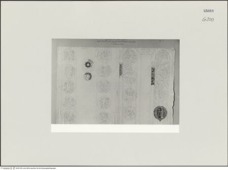 Vorderseite von Städelsches Kunstinstitut und Städtische Galerie [https://www.deutsche-digitale-bibliothek.de/content/lizenzen/rv-ez/] Sammlung von Umrissen und Durchzeichnungen, dienend zur Geschichte der bildenden Künste des Mittelalters in Italien, gezeichnet von J.A. Ramboux aus Trier in den Jahren 1818 bis 1822 und den Jahren 1833 bis 1843Seiteuntere Zeichnung: Szenen der Kindheit Jesu, der Passion und des AT - , bh501345_recto. Foto.