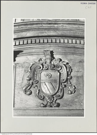 Vorderseite von Sopr. BAS ROMA [https://www.deutsche-digitale-bibliothek.de/content/lizenzen/rv-ez/] Chorgestühl - Wappen, bh501407_recto. Foto.