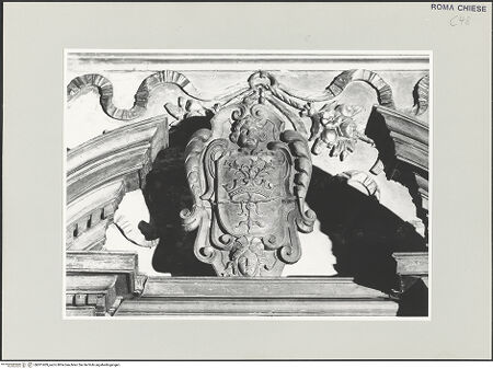 Vorderseite von Sopr. BAS ROMA [https://www.deutsche-digitale-bibliothek.de/content/lizenzen/rv-ez/] Chorgestühl - Wappen, bh501409_recto. Foto.