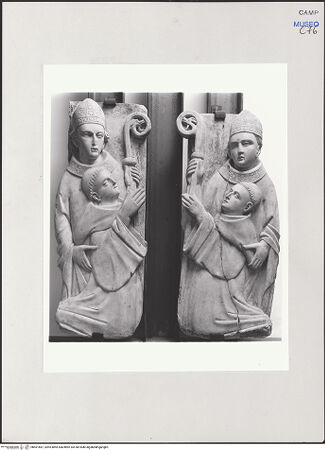 Vorderseite von Pedicini, Luciano [https://www.deutsche-digitale-bibliothek.de/content/lizenzen/rv-ez/] Reste eines Ziboriums - Zwei Fragmente mit zwei heiligen Bischöfen und zwei Stiftern, bh501687_recto. Foto: Pedicini, Luciano.