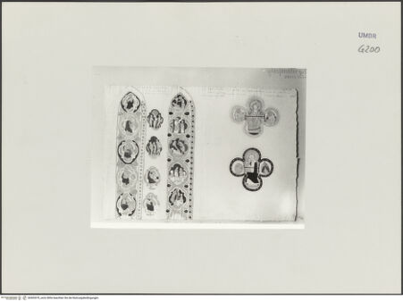 Vorderseite von Städelsches Kunstinstitut und Städtische Galerie [https://www.deutsche-digitale-bibliothek.de/content/lizenzen/rv-ez/] Sammlung von Umrissen und Durchzeichnungen, dienend zur Geschichte der bildenden Künste des Mittelalters in Italien, gezeichnet von J.A. Ramboux aus Trier in den Jahren 1818 bis 1822 und den Jahren 1833 bis 1843Seiteobere Zeichnung: Querhausfenster, die beiden linken Fensterbahnen mit Szenen der Schöpfungsgeschichte und thronender Christus - , bh502070_recto. Foto.