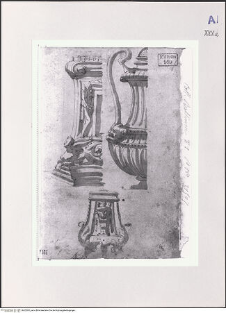 Vorderseite von Réunion des Musées Nationaux [https://www.deutsche-digitale-bibliothek.de/content/lizenzen/rv-ez/] Studien für Kandelaberbasen und eine Vase - , bh502843_recto. Foto.