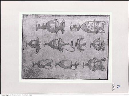 Vorderseite von Réunion des Musées Nationaux [https://www.deutsche-digitale-bibliothek.de/content/lizenzen/rv-ez/] Studien für Vasen - , bh502847_recto. Foto.