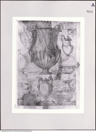 Vorderseite von Réunion des Musées Nationaux [https://www.deutsche-digitale-bibliothek.de/content/lizenzen/rv-ez/] Studien für Vasen - , bh502919_recto. Foto.