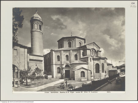 Vorderseite von Alinari [https://www.deutsche-digitale-bibliothek.de/content/lizenzen/rv-ez/] San VitaleAußenbau - Ansicht von Südosten, bh503759_recto. Foto.