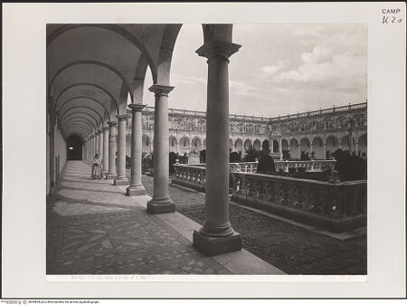 Vorderseite von Alinari [https://www.deutsche-digitale-bibliothek.de/content/lizenzen/rv-ez/] Certosa di San MartinoChiostro Grande - Westgalerie (von Südwesten), bh503824_recto. Foto.